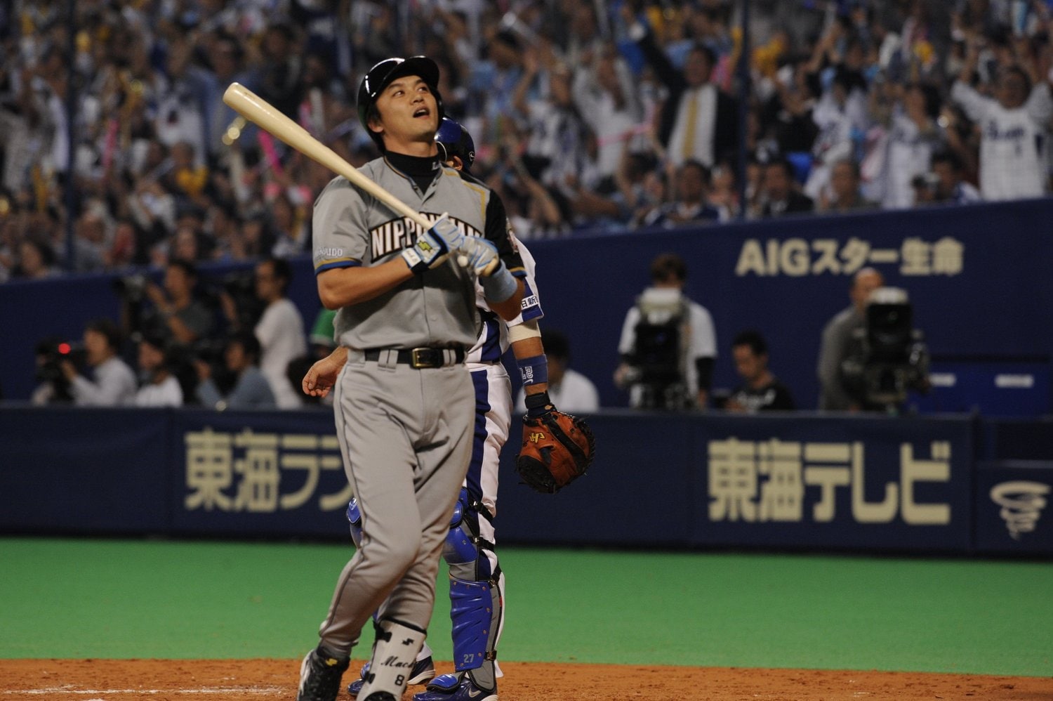 9回表、三振に倒れ、天を仰ぐ金子　©KYODO 