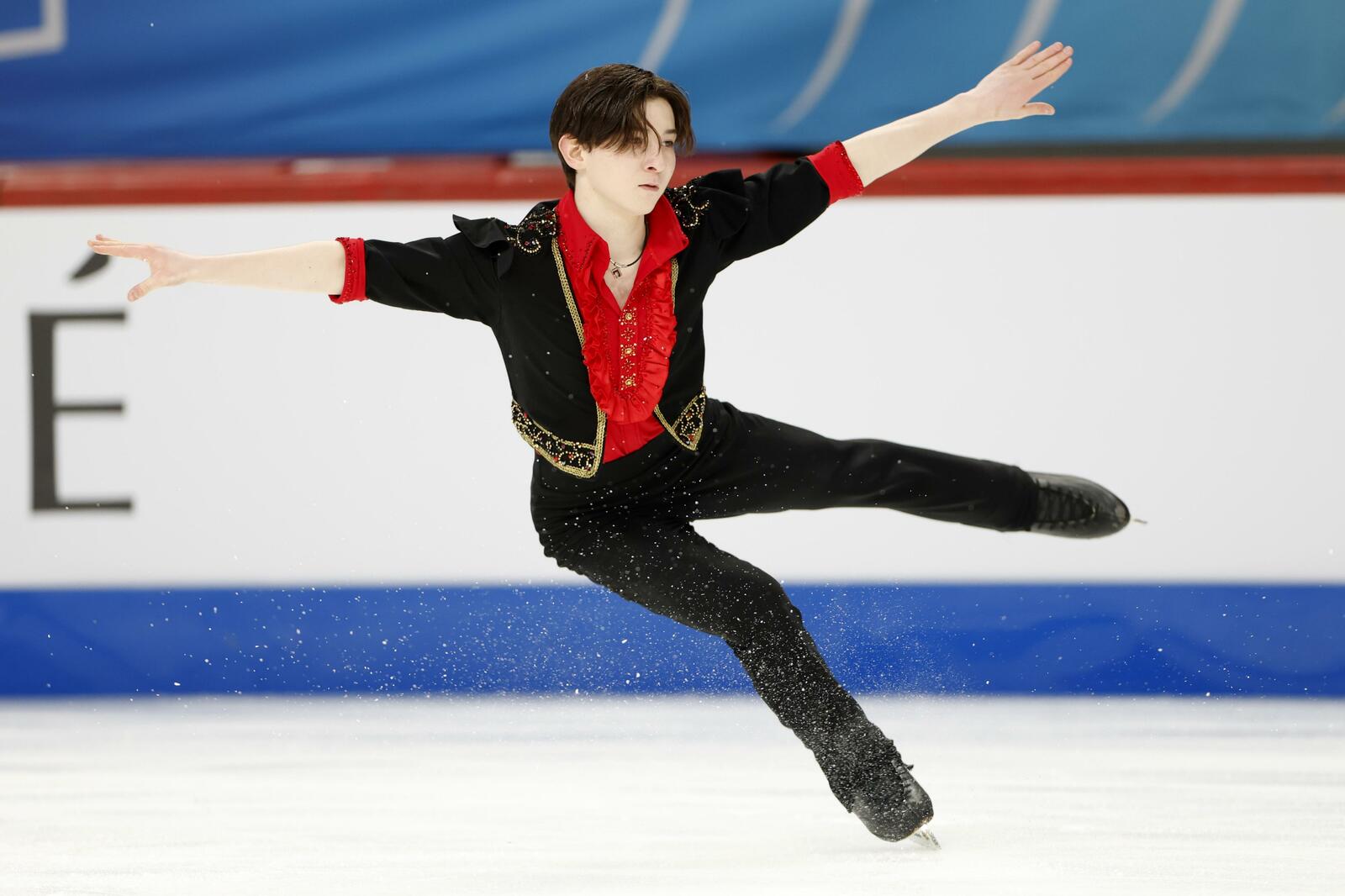 2026年世界ジュニア選手権男子SPの演技 ©KYODO