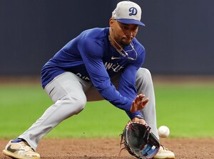 「ベッツは毎日とんでもない努力してる」ドジャースを象徴する“天才”の知られざる裏の顔…ぶっつけ本番で“あの神プレー”が生まれた本当の理由