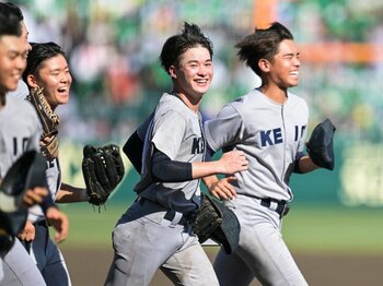 「監督、この練習は必要ないと思います」学生が直提案…慶応高野球部、取材記者が目撃した“強さの本質”「丸刈りor長髪論争が話題だが…」＜Number Web＞ photograph by Nanae Suzuki