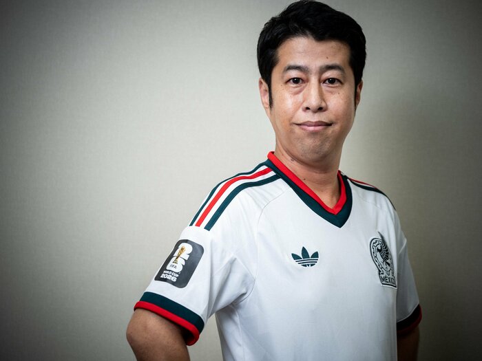 「“にわか”が下、なんてこと1ミリもない！」現地取材のウエストランド井口が語るW杯の楽しみ方「御多分に漏れず『ベッカムヘア』に…」＜Number Web＞ photograph by Nanae Suzuki