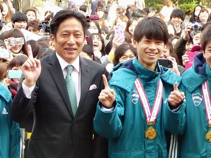 「なぜ青学大はそんなに強いんですか?」箱根5区を走ったOB竹石尚人24歳に聞く“青学大は誰もラクをしない”<Number Web> photograph by KYODO