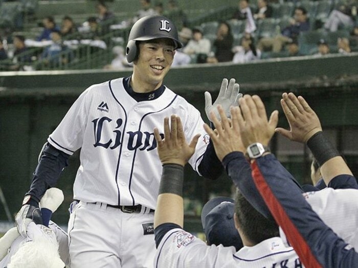 森コーチとの別れと秋山翔吾の助言。西武の結束を、2018年も見たい。＜Number Web＞ photograph by Kyodo News