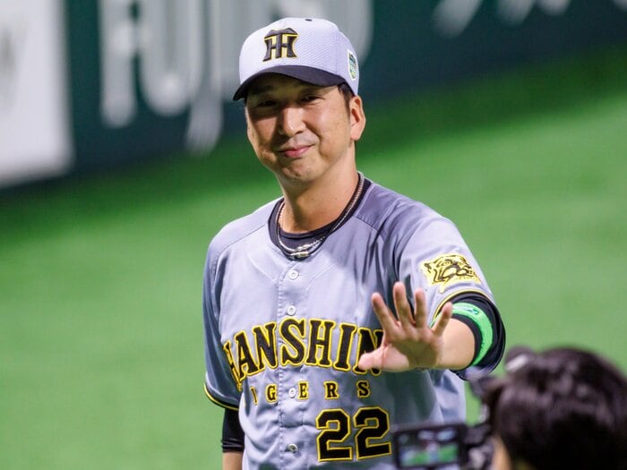 阪神・藤川球児監督が日本シリーズ初戦で“あえて冒した危険”…9回をクローザー岩崎優でなく、石井大智に託したワケ「もう一丁行くぞと言われて…」＜Number Web＞ photograph by Kiichi Matsumoto