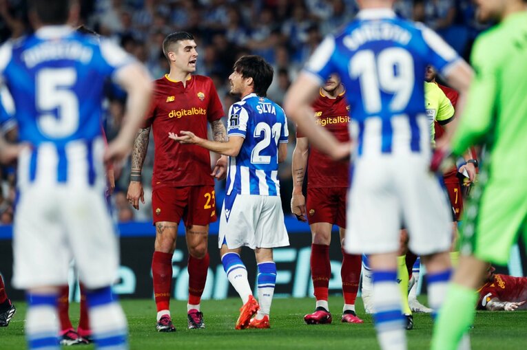 久保建英がELで味わった「先発落ち→敗退」での怒り・悲しみを撮った「タケ！と不調ソシエダサポが期待したが…」〈代表合流前にゴール〉(19)