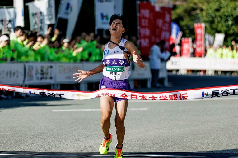全日本駅伝、2位でゴールする駒澤大アンカー・山川拓馬（3年）　©Kiichi Matsumoto