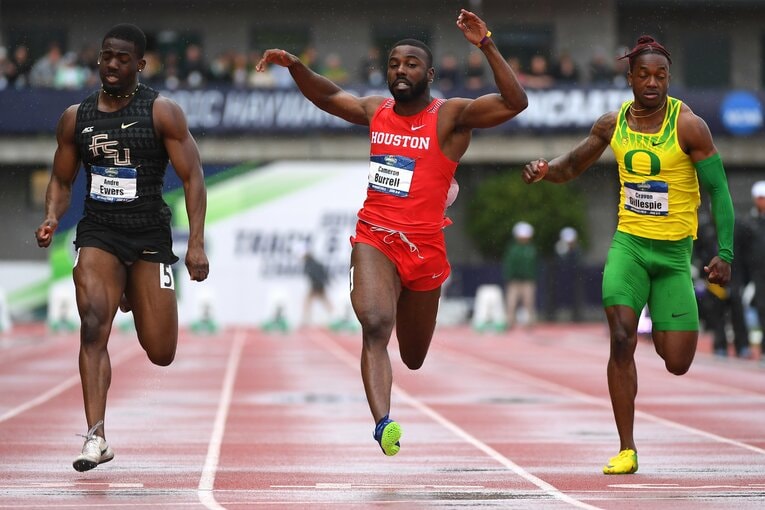 ヒューストン大学時代、オレゴンの大会で100m優勝を飾ったキャメロン・バレル（2018年／中央）©︎Getty Images