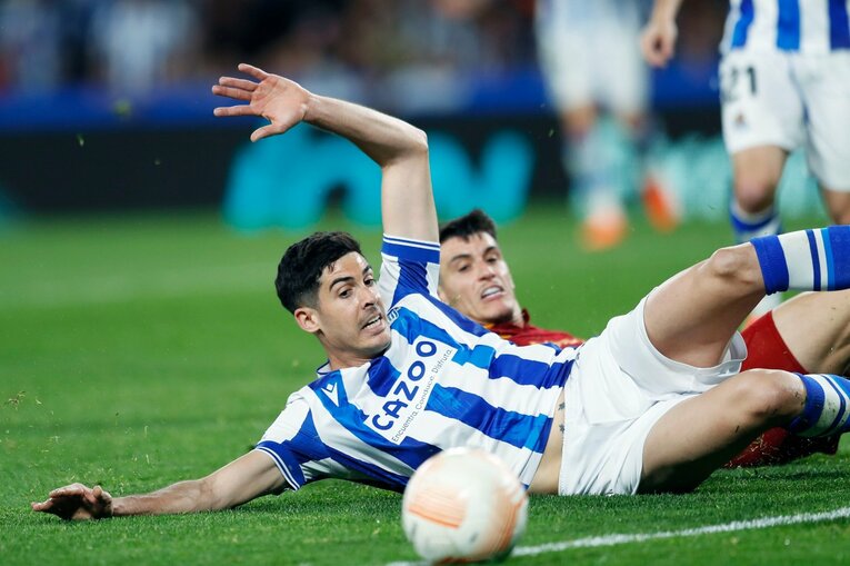 久保建英がELで味わった「先発落ち→敗退」での怒り・悲しみを撮った「タケ！と不調ソシエダサポが期待したが…」〈代表合流前にゴール〉(42)