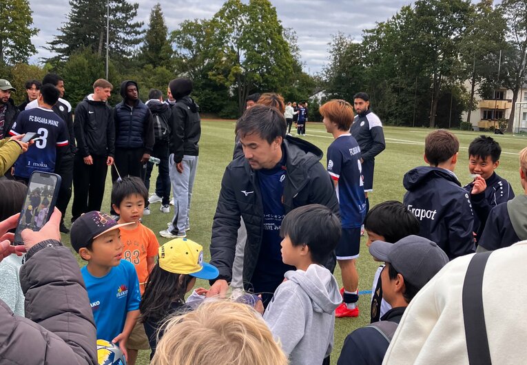 イベントでファンと交流する　©Kichinosuke Nakano