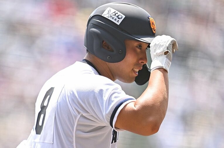 浅野翔吾は近江・山田陽翔から放った弾丸ライナーでのバックスクリーン弾など衝撃的なアーチを3本放ったが、選球眼も高校生離れしている ／ photograph by Nanae Suzuki