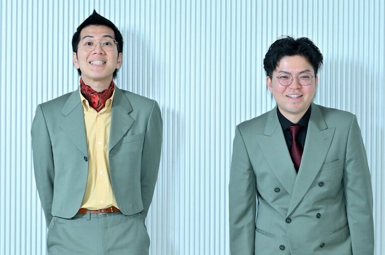 結成14年、3年連続でM-1決勝に出場したヤーレンズ。楢原真樹（ボケ担当、39歳、写真左）と出井隼之介（ツッコミ担当、38歳） ／ photograph by Hideki Sugiyama