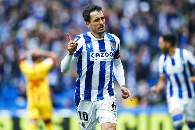 久保建英PK獲得＋シルバに絶妙アシストもドローに落胆　だが翌朝「クボ表紙の新聞」を持った地元のおじさんが…カメラマンは見た(13)