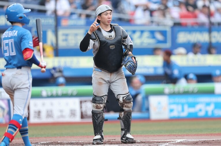 今季ロッテの正捕手として活躍したプロ2年目の寺地　©Chiba Lotte Marines