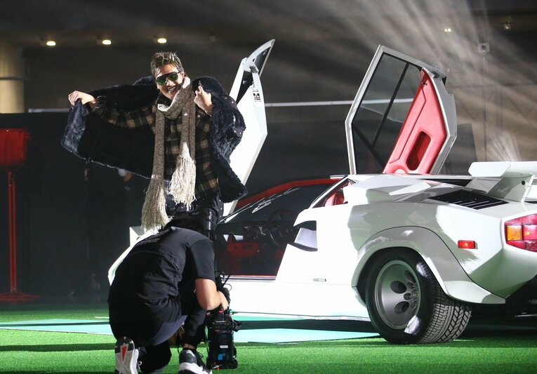 11月30日のファンフェスにスーパーカーで降臨した新庄剛志新監督　©︎Sankei Shimbun