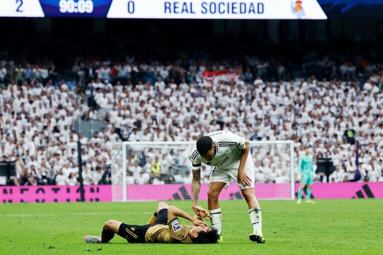 激しい相手の守備が顔面に入るシーンも　©Daisuke Nakashima