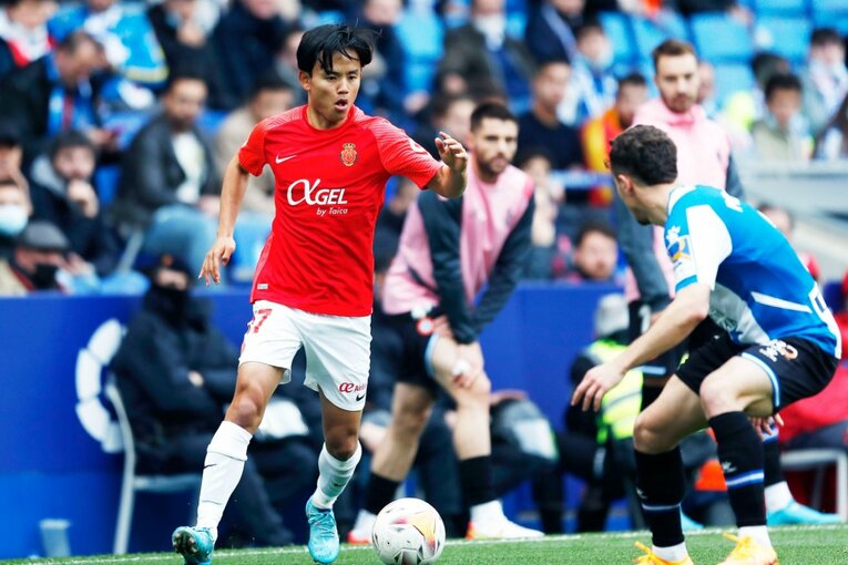 久保建英の祈りと必死さも実らず「先発落ち→6連敗で降格圏」に倒れ込み… 監督解任マジョルカの序列は変わるのか〈撮影者の視点〉(23)