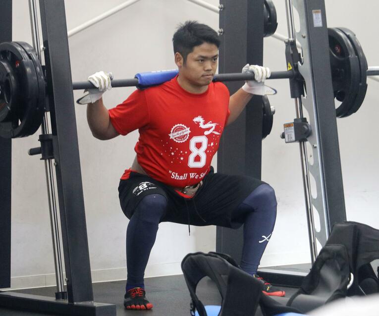 筋トレ中の根尾（2004年）　©KYODO