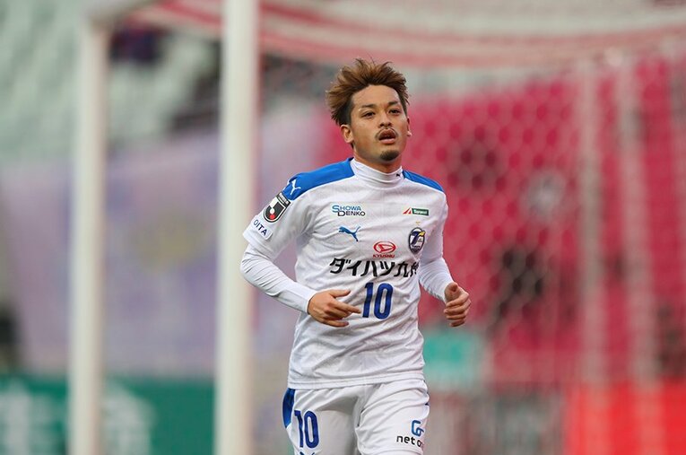 今季から大分に移籍した野村直輝。開幕戦では途中出場ながら存在感を残した。 ／ photograph by J.LEAGUE