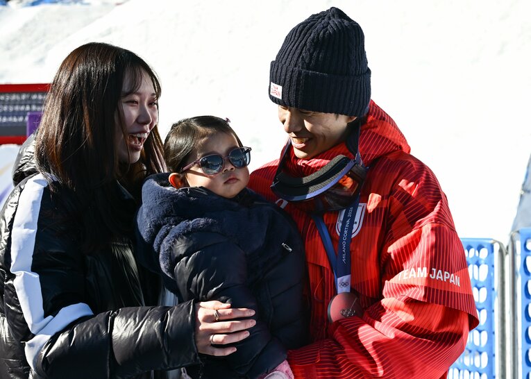 堀島行真の微笑ましい家族ショット　©Nanae Suzuki/JMPA