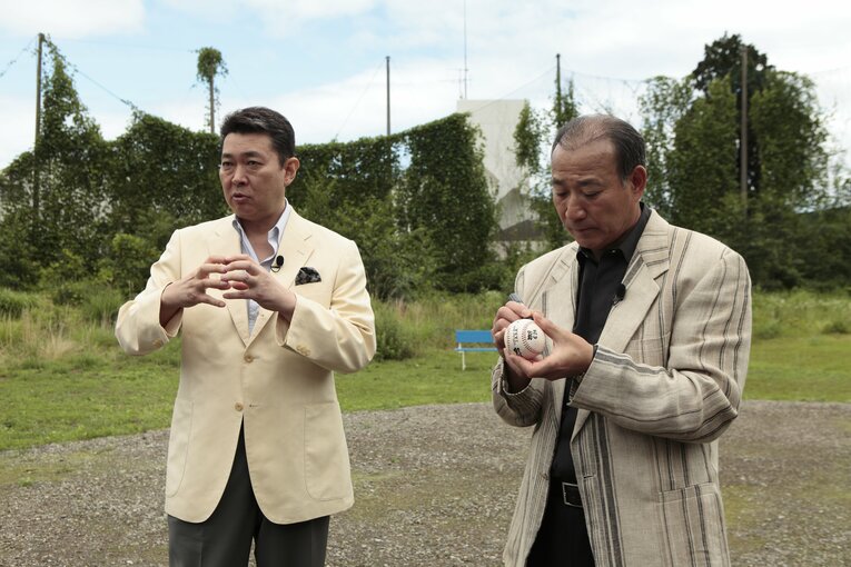 2009年、Numberの対談で再会した西本聖と江川卓　©BUNGEISHUNJU