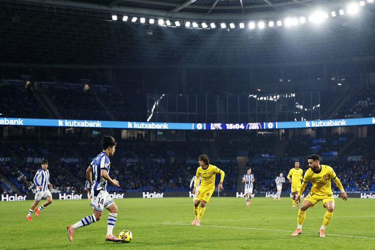 好調時の相手DFを押し込むようなドリブルが徐々に戻ってきた久保　©Daisuke Nakashima