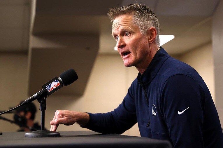 プレイオフ進出を懸けた試合前の会見で、異例のコメントを述べたスティーブ・カーHC（ゴールデンステイト・ウォリアーズ） ／ photograph by AP/AFLO