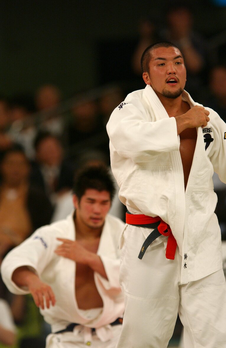 井上康生と鈴木桂治の試合（2004年全日本柔道選手権）©Takuya Sugiyama