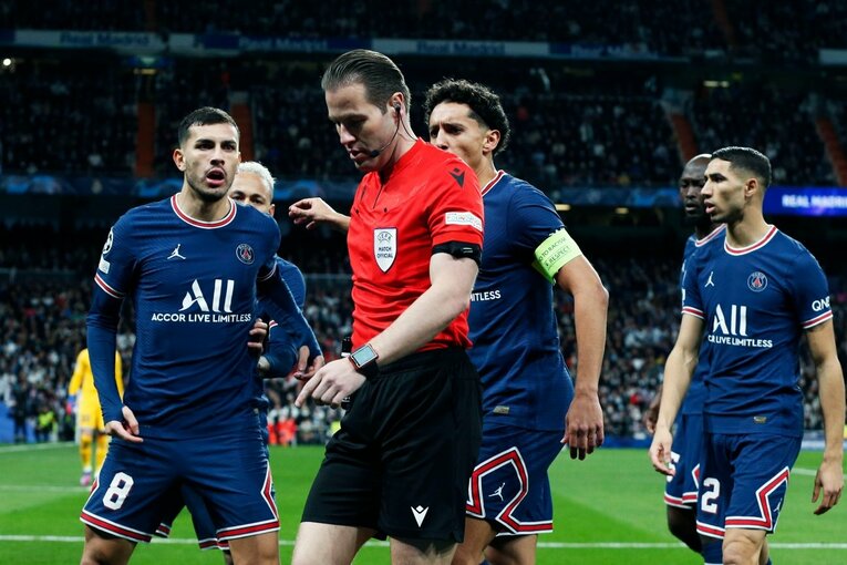 PSGメッシらをサポーターが威圧…CLベスト16でレアル大逆転勝利の背景＜翌日、カンプノウではなぜかバルサの守護神にブーイング＞(14)