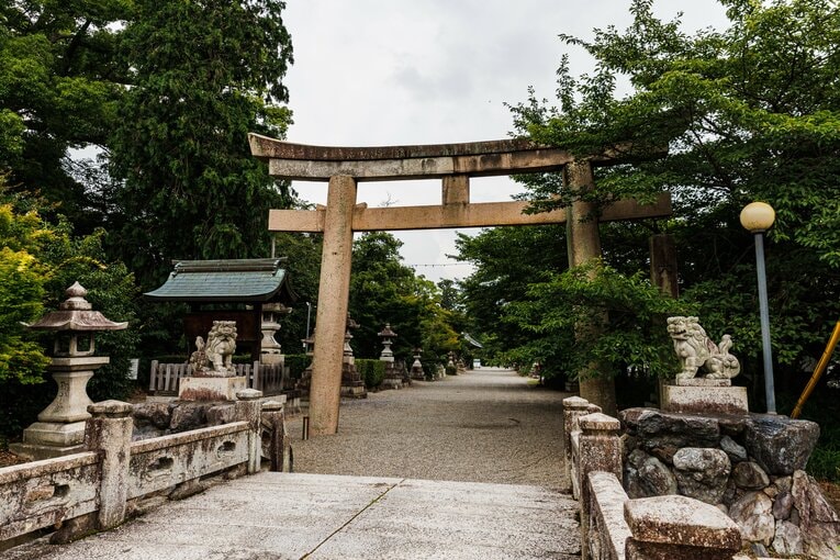 701年創建と伝わる大宝神社。栗東駅の西側は小さな門前町として古い歴史があるようだ