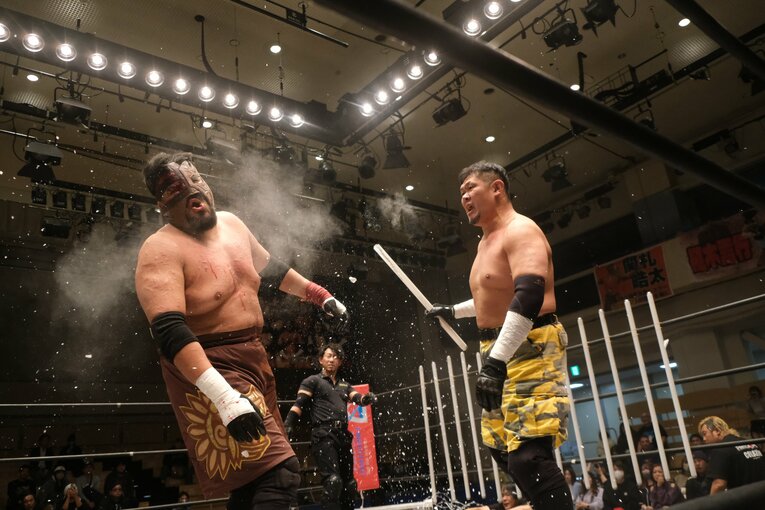 蛍光灯で殴り合い、大流血して…メキシコ人デスマッチファイター「もっと日本にいたい」ビオレント・ジャックの切実な思い「外国人がって…でも、ここがオレの家」(86)