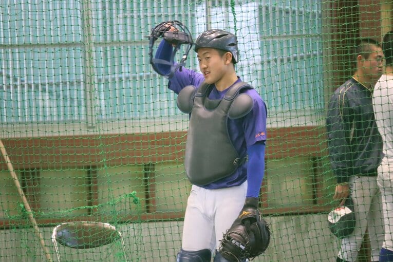 昨夏から正捕手を担う山浅龍之介　©Genki Taguchi