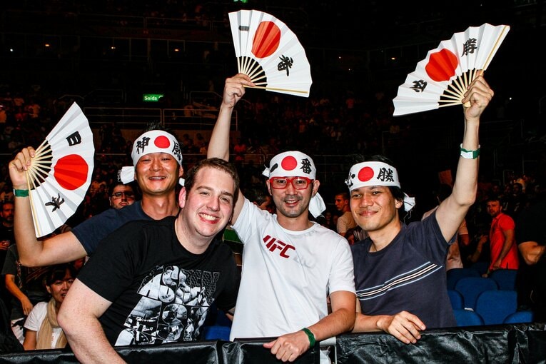 2011年8月の『UFC 134』。完全アウェイの空気のなか、岡見勇信を応援するファンの姿も　©Susumu Nagao
