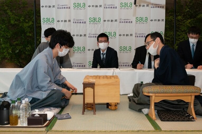 木村一基vs.藤井聡太／王位戦 ／ photograph by 日本将棋連盟