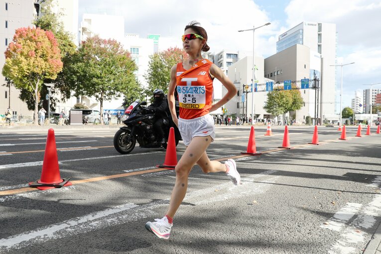 2022年10月の全日本大学女子駅伝5区を走る不破。本調子ではないながらも区間賞を獲得した　©︎JIJI PRESS