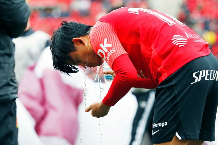 「クボはファウル覚悟で止めなければ」 残留争いで久保建英が大仕事…辛口のタクシー運転手もニコリ〈カメラマン現地取材〉(10)