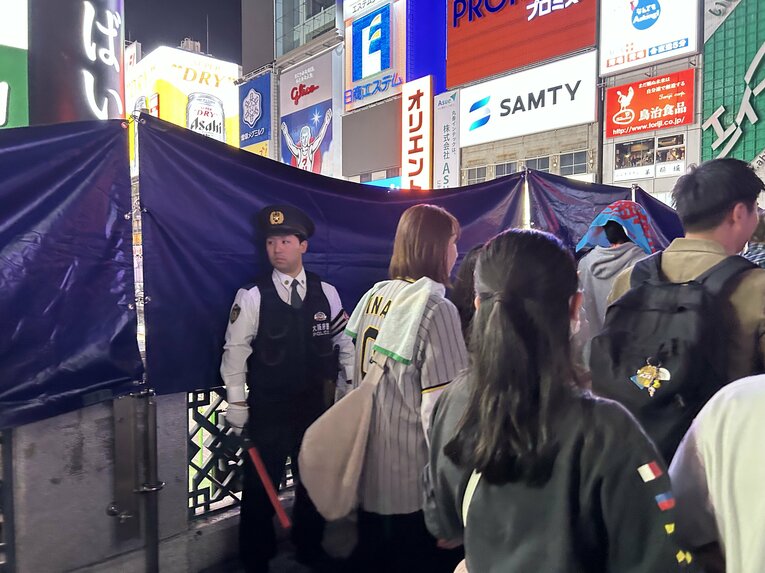 日本シリーズ優勝後、道頓堀付近の様子（全5枚中の3枚目）　©Kou Hiroo