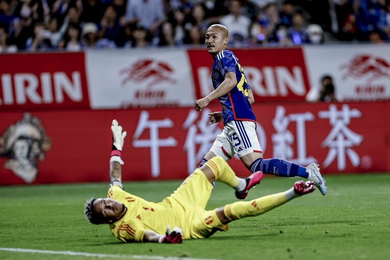 75分、途中出場から決定的な4点目を決めた前田大然　©Kiichi Matsumoto