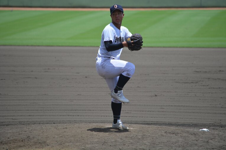 末吉良丞の投球フォーム（1枚目／全6枚） ©Takarin Matsunaga