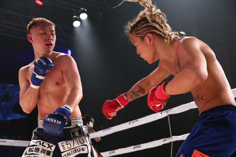 ボクシンググローブより薄く、裸拳に近いOFGマッチに活路を見出したYA-MAN　©RISE