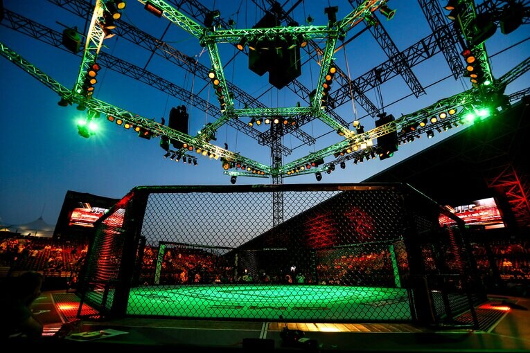 UAE・アブダビのduアリーナに設置されたUFCのオクタゴン