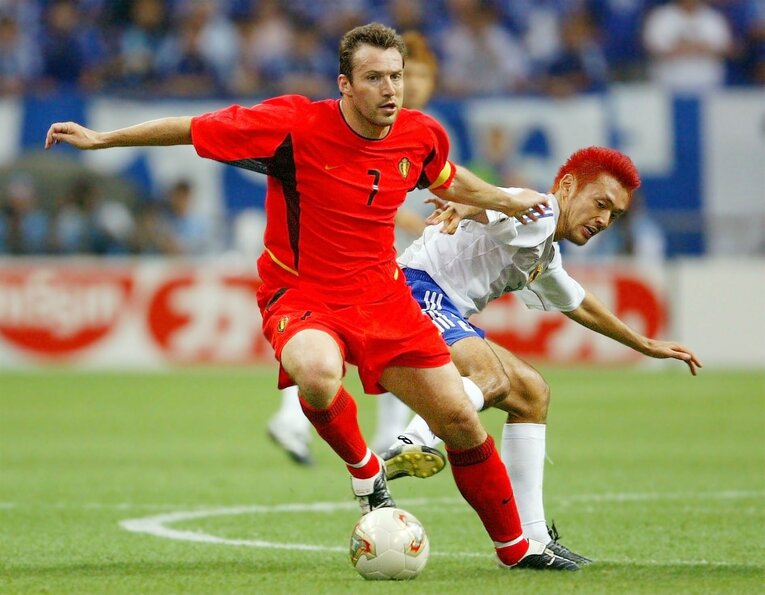 戸田和幸と競り合うヴィルモッツ　©Getty Images