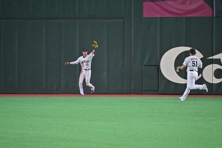 連続写真で見る周東佑京のスーパーキャッチ！　©Hideki Sugiyama