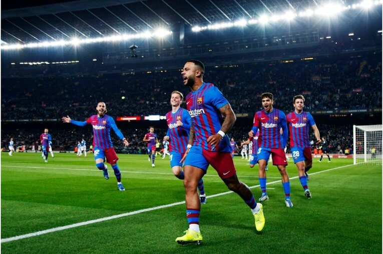 シャビ新監督41歳は暗黒バルサを救えるか 《メッシとの黄金連係・涙を撮ったカメラマン》が就任会見・初采配に見た“希望”とは(33)