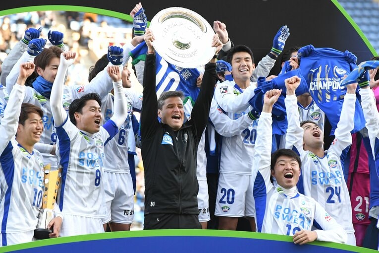 J1昇格の目標を達成し、昨季かぎりで勇退したリカルド・ロドリゲス監督。今季は浦和レッズを率いてJリーグアウォーズで優秀監督賞を受賞した