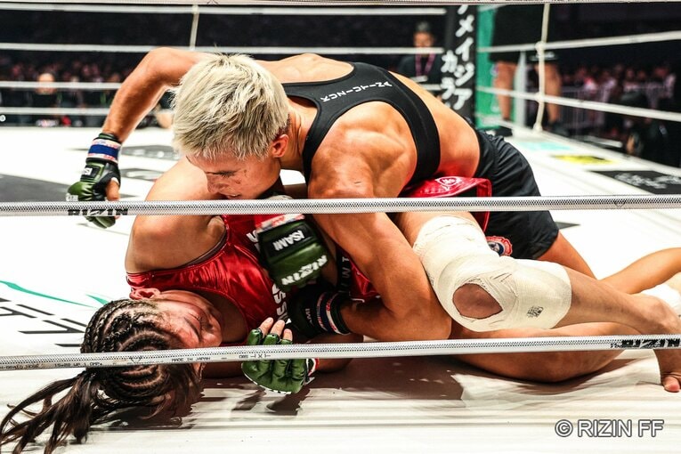 RENAvsクジュティナ　©RIZIN FF