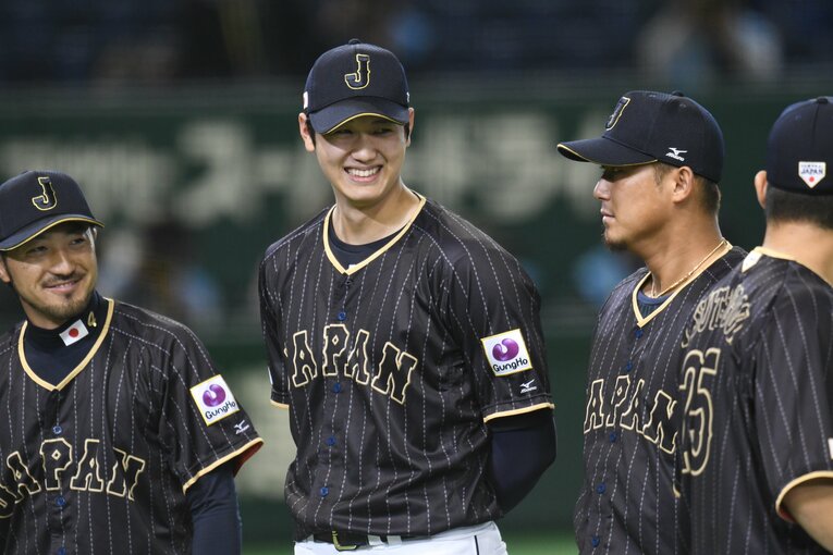 2016年の侍ジャパン強化試合　©BUNGEISHUNJU