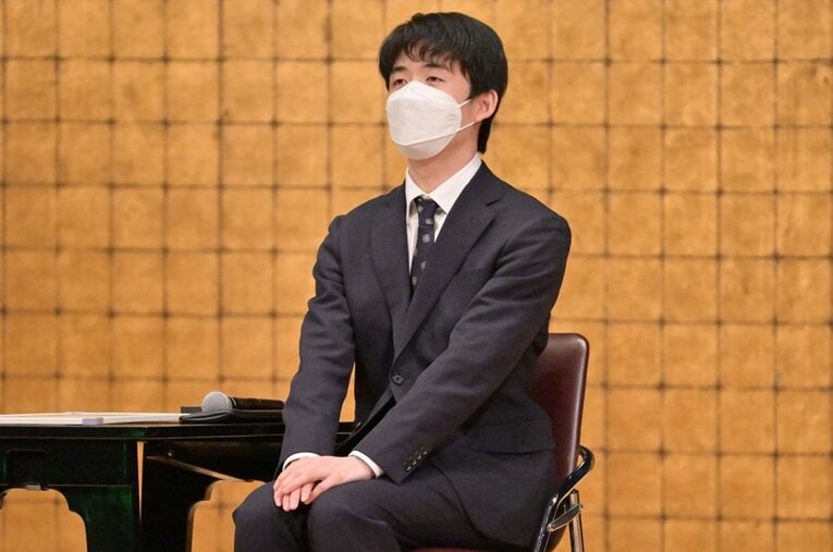 藤井聡太五冠は順位戦A級を戦うとともに、羽生善治九段との王将戦に臨んでいる　©Hideki Sugiyama