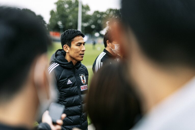 22年9月の日本代表欧州遠征。当時現役の長谷部は森保監督らとコミュニケーションを取った　©Kiichi Matsumoto