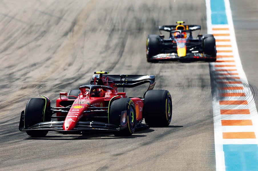 レッドブルvs フェラーリ もうひとつの熱い戦い F1 Number Web ナンバー レッドブルvs フェラーリ もうひとつの熱い戦い F1 Number Web ナンバー