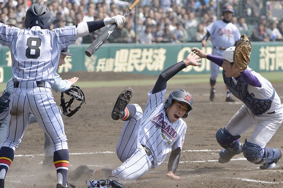 生涯賃金を部員に考えさせる野球部。沖縄・美里工の一風変わった文武両道。<Number Web> photograph by Kyodo News